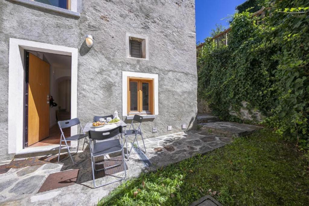 Poolside Apartment Cristina Bellano Exterior photo